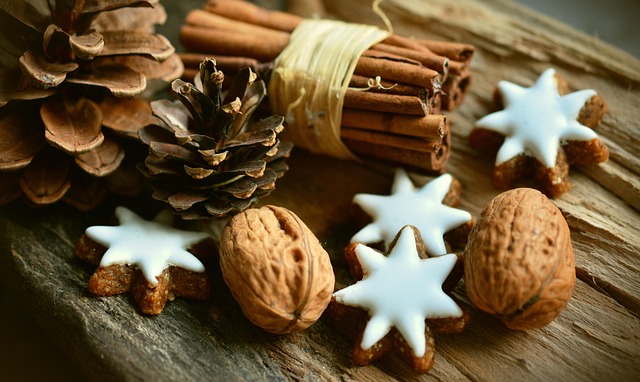 Weihnachtliche Sternkekse mit Zuckerguss